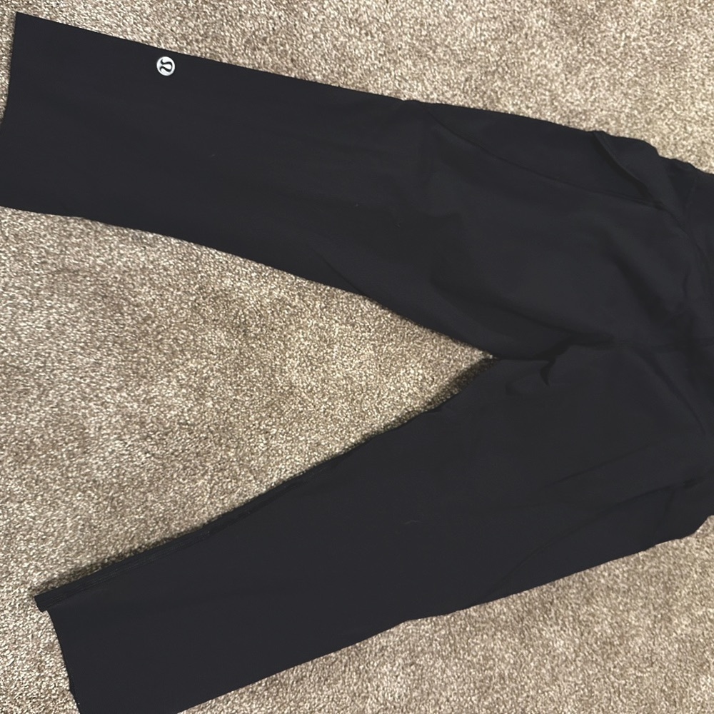 Lululemon raw hem leggings//Sz 8//inseam: 25